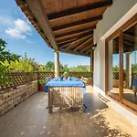 Rossu Villa *